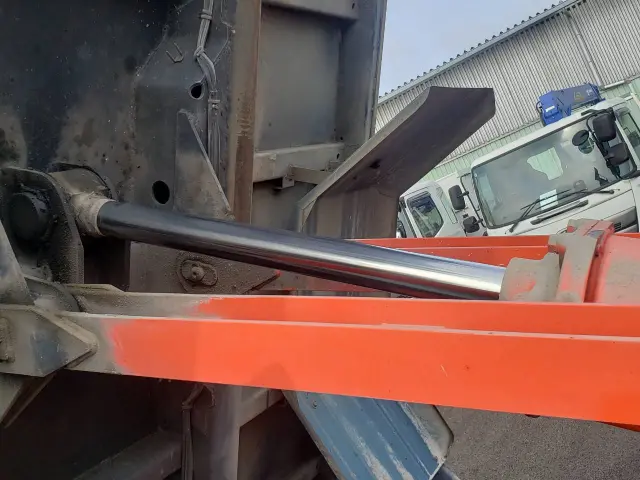 いすゞ フォワード LKG-FTR90S2(2WD)の写真24