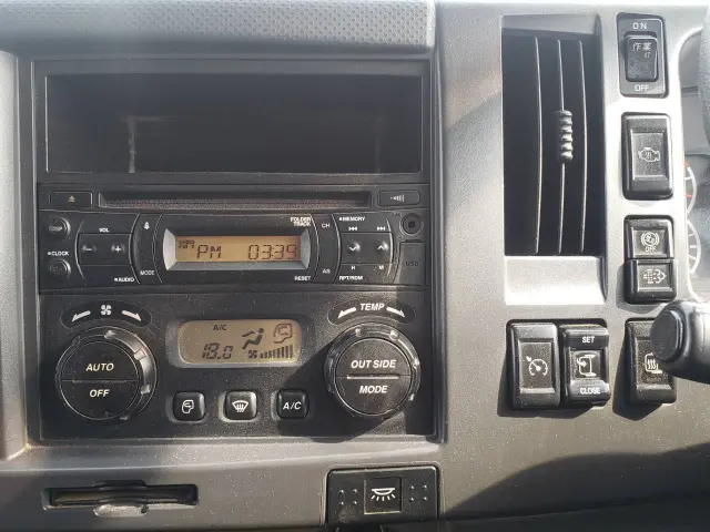 いすゞ フォワード LKG-FTR90S2(2WD)の写真40