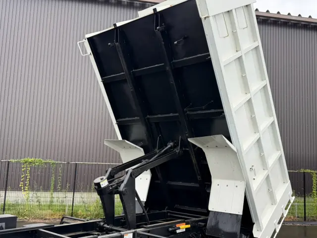 日野 レンジャー 2KG-FD2ABA(2WD)の写真18