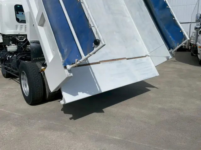 いすゞ フォワード TKG-FRR90S2(2WD)の写真16