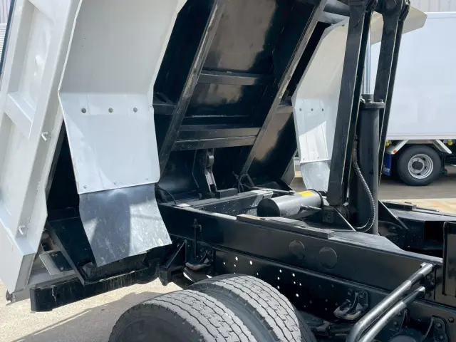 いすゞ フォワード TKG-FRR90S2(2WD)の写真19