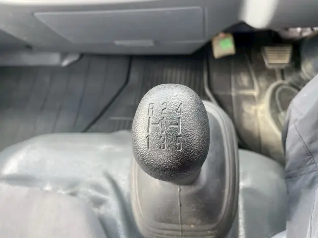 いすゞ エルフ TRG-NJR85A(2WD)の写真33