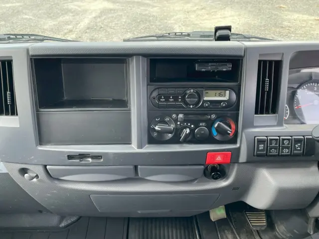 いすゞ エルフ TRG-NJR85A(2WD)の写真34