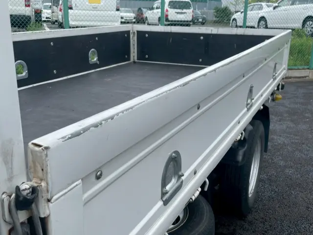 いすゞ エルフ 2RG-NJR88A(2WD)の写真9