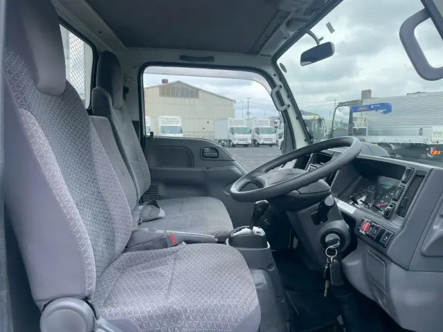 いすゞ エルフ 2RG-NJR88A(2WD)の写真31