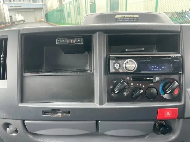 いすゞ エルフ 2RG-NJR88A(2WD)の写真35