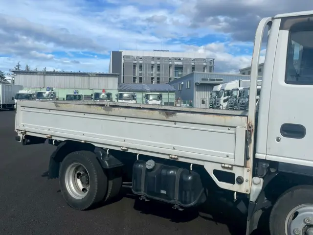 いすゞ エルフ TRG-NJR85A(2WD)の写真8