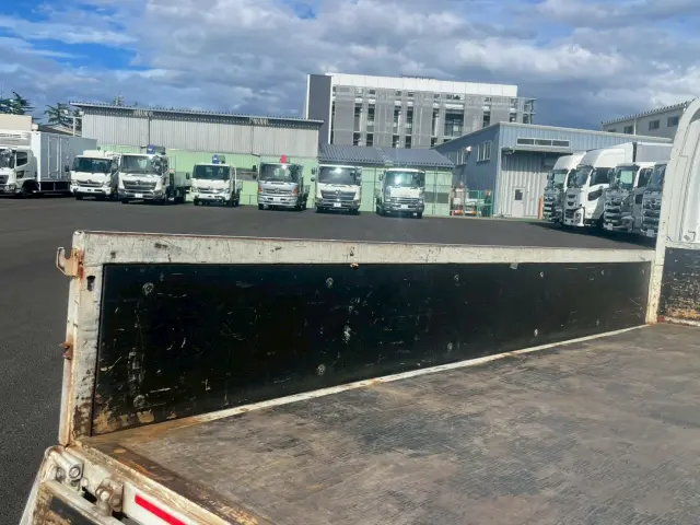 いすゞ エルフ TRG-NJR85A(2WD)の写真10