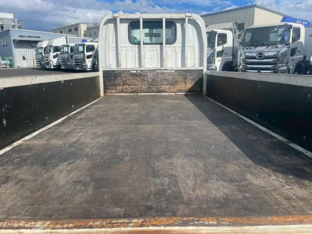 いすゞ エルフ TRG-NJR85A(2WD)の写真11