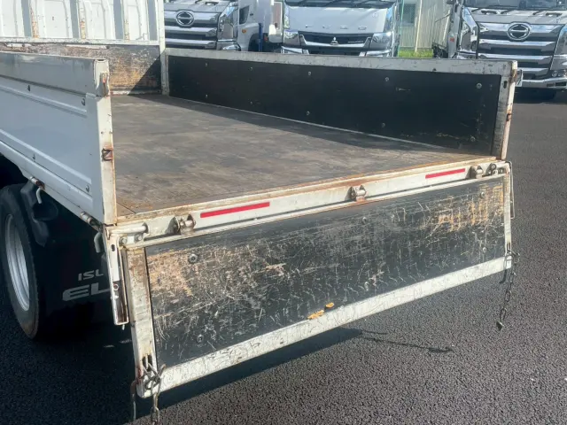 いすゞ エルフ TRG-NJR85A(2WD)の写真14