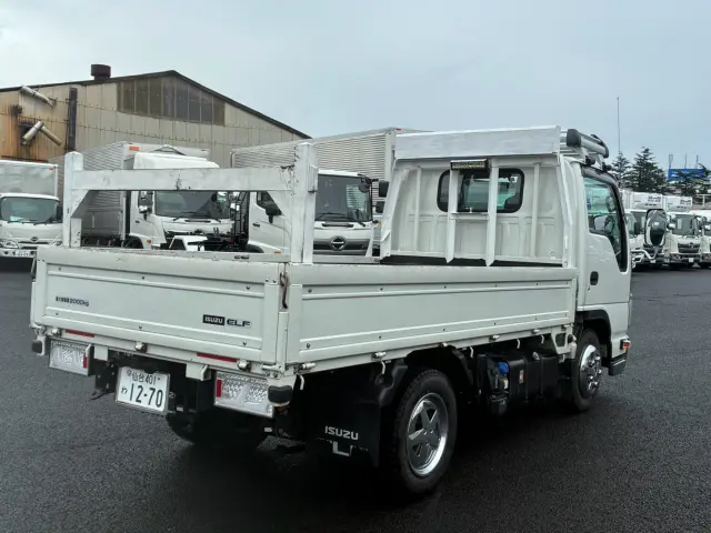 いすゞ エルフ 2RG-NJR88A(2WD)の写真4