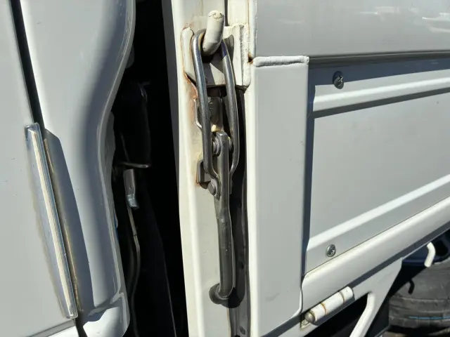 いすゞ エルフ 2RG-NJR88A(2WD)の写真8