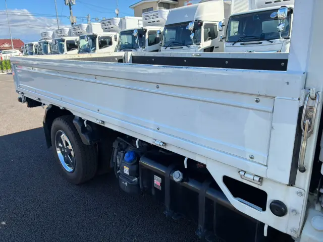いすゞ エルフ 2RG-NJR88A(2WD)の写真9
