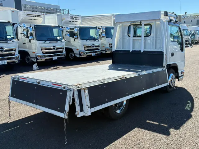 いすゞ エルフ 2RG-NJR88A(2WD)の写真14