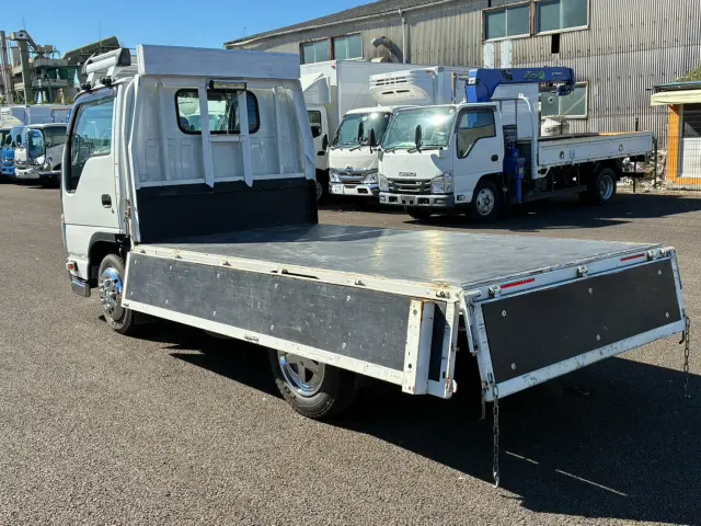 いすゞ エルフ 2RG-NJR88A(2WD)の写真15
