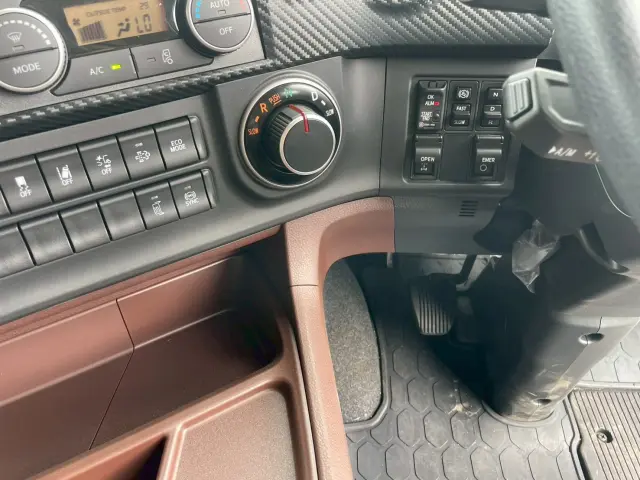 日野 プロフィア 2KG-FW1AHC(8x4)の写真33