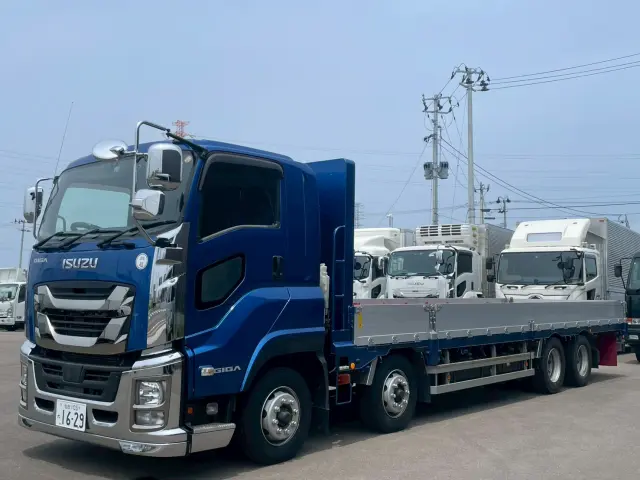 いすゞ ギガ QPG-CYJ77B(8x4)の写真1