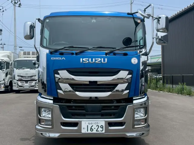 いすゞ ギガ QPG-CYJ77B(8x4)の写真2