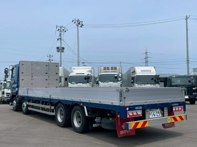 いすゞ ギガ QPG-CYJ77B(8x4)の写真6