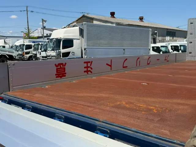 いすゞ ギガ QPG-CYJ77B(8x4)の写真10