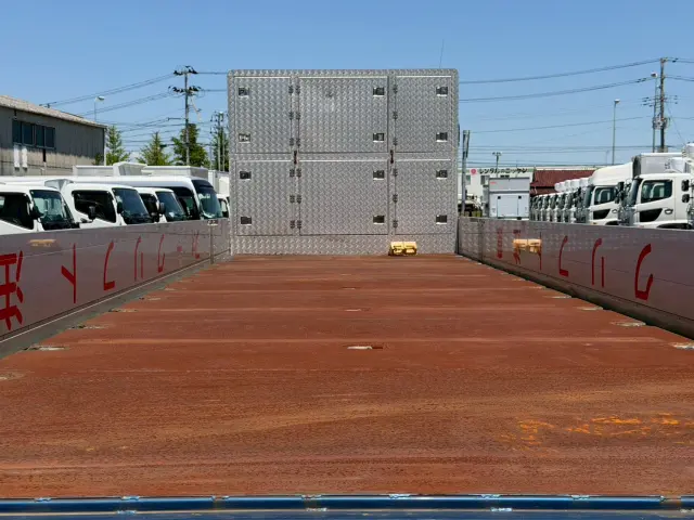 いすゞ ギガ QPG-CYJ77B(8x4)の写真11