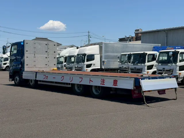 いすゞ ギガ QPG-CYJ77B(8x4)の写真13
