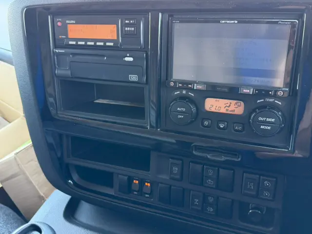 いすゞ ギガ QPG-CYJ77B(8x4)の写真42