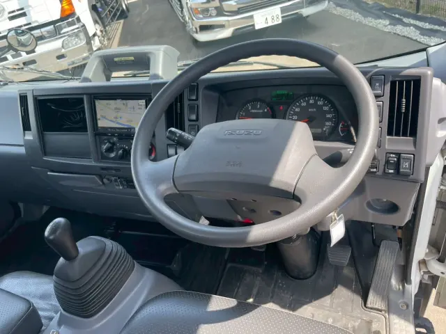 いすゞ エルフ 2PG-NPS88AR(4WD)の写真32