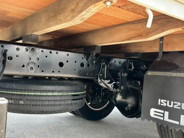 いすゞ エルフ 2PG-NPS88AR(4WD)の写真19