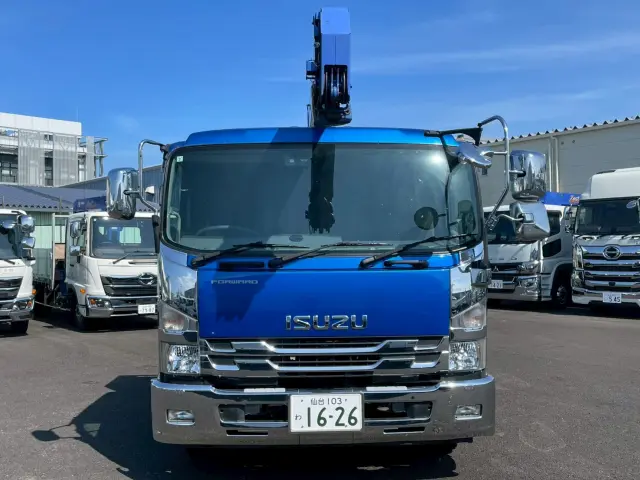 いすゞ フォワード 2RG-FTR90V2(2WD)の写真2