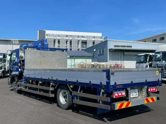 いすゞ フォワード 2RG-FTR90V2(2WD)の写真6