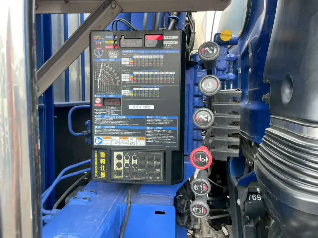いすゞ フォワード 2RG-FTR90V2(2WD)の写真25