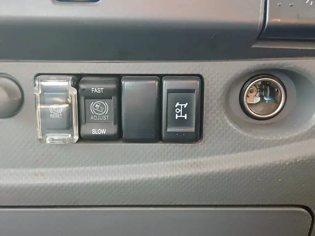 いすゞ フォワード TKG-FRR90S2(2WD)の写真47