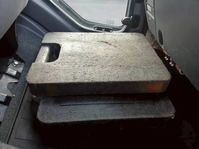 いすゞ フォワード TKG-FRR90S2(2WD)の写真49