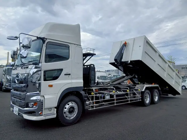 日野 プロフィア 2KG-FS1AHE(6x4)の写真1