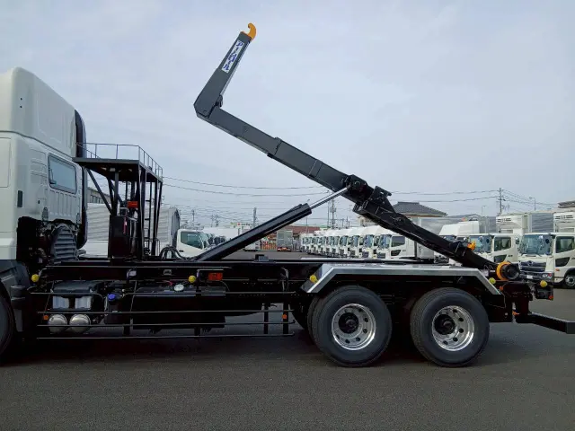 日野 プロフィア 2KG-FS1AJE(2WD)の写真8