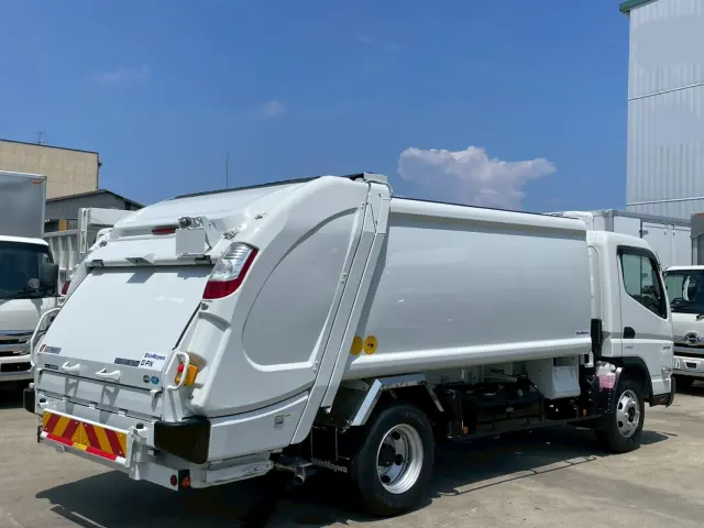 三菱 キャンター 2PG-FEB90(2WD)の写真4
