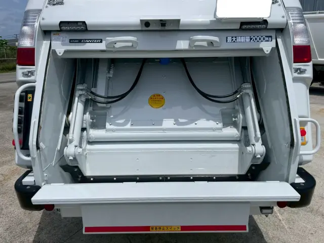 三菱 キャンター 2RG-FEAV0(2WD)の写真9