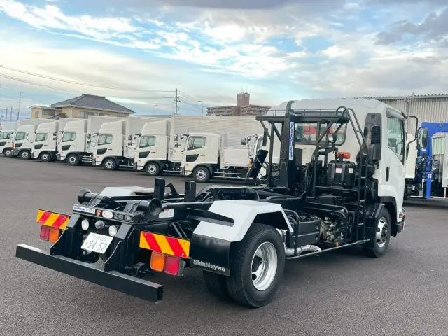 いすゞ フォワード 2RG-FRR90S2(2WD)の写真4