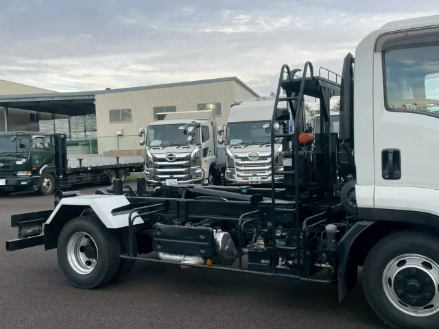 いすゞ フォワード 2RG-FRR90S2(2WD)の写真9