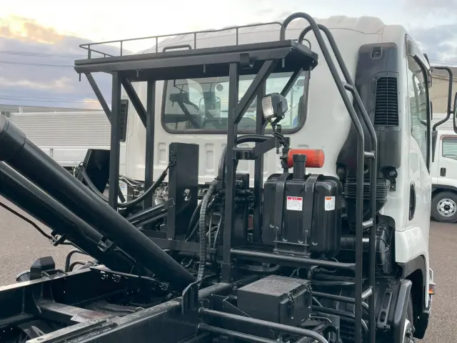 いすゞ フォワード 2RG-FRR90S2(2WD)の写真14