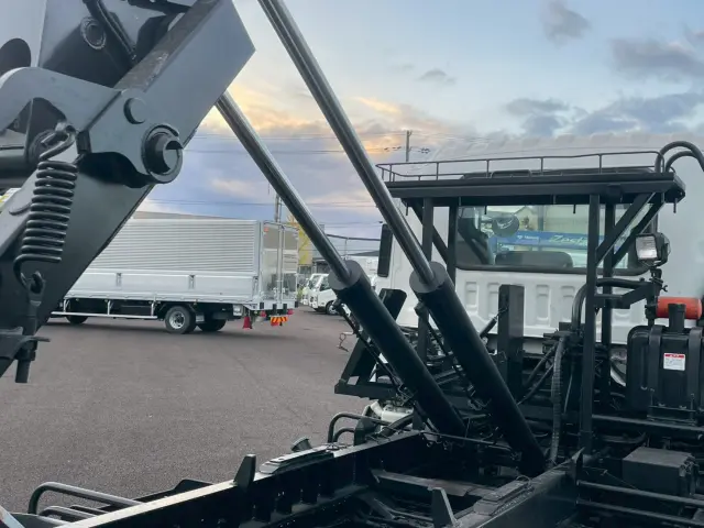 いすゞ フォワード 2RG-FRR90S2(2WD)の写真16