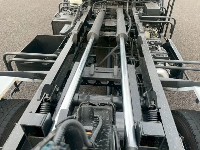 いすゞ フォワード 2RG-FRR90S2(2WD)の写真17