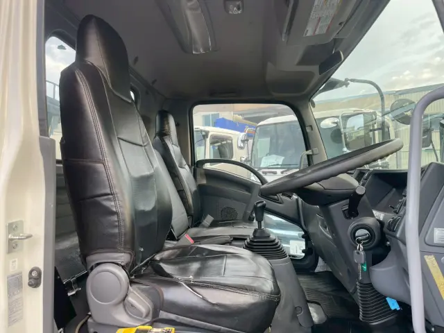 いすゞ フォワード 2RG-FRR90S2(2WD)の写真34