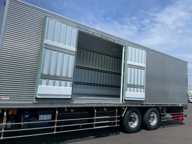 日野 プロフィア 2KG-FR1AHC(6x2)の写真8