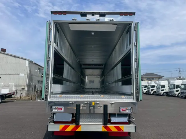 日野 プロフィア 2KG-FR1AHC(6x2)の写真9