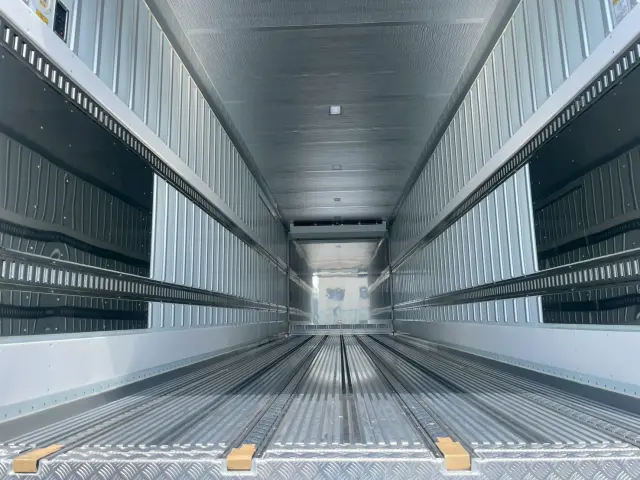 日野 プロフィア 2KG-FR1AHC(6x2)の写真11