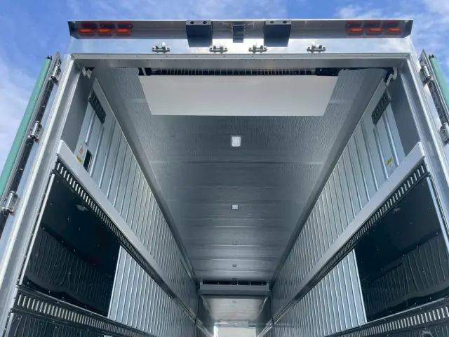 日野 プロフィア 2KG-FR1AHC(6x2)の写真14