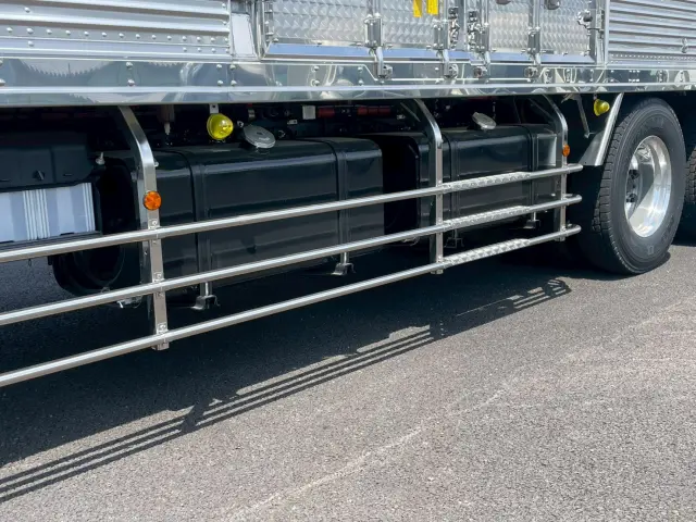 日野 プロフィア 2KG-FR1AHC(6x2)の写真16