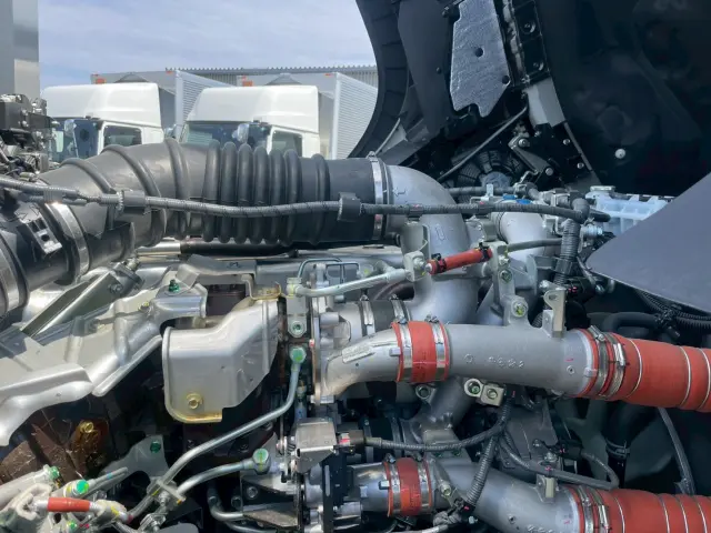 日野 プロフィア 2KG-FR1AHC(6x2)の写真25